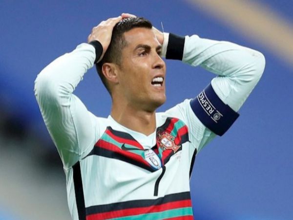 Tin thể thao tối 16/10: Ronaldo bị tố thiếu tôn trọng lệnh cách ly