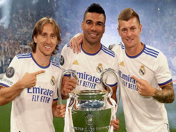 Bộ 3 tiền vệ Real Madrid: Casemiro - Kroos - Modrić (CMK)